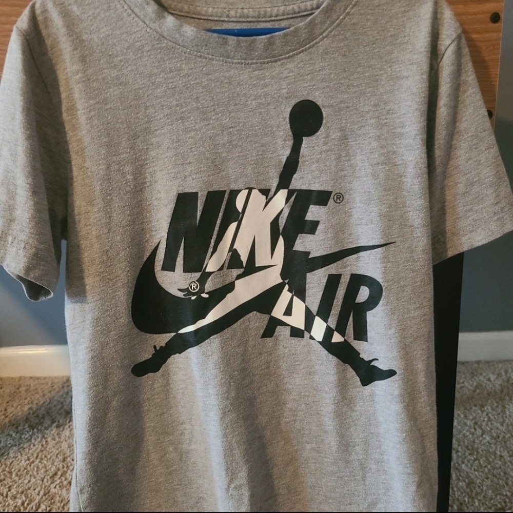 Nike Air Jordan Boys tee shirt